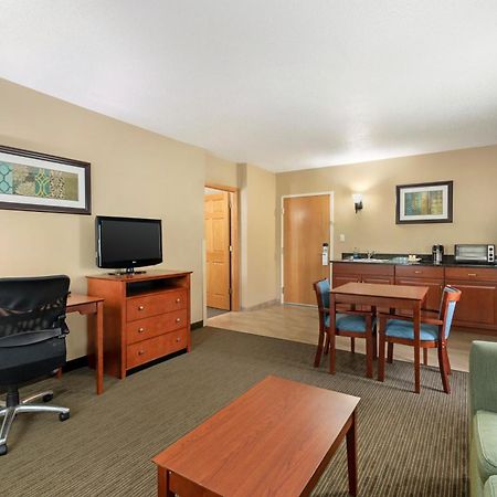 Best Western Plus Plattsburgh Exterior foto