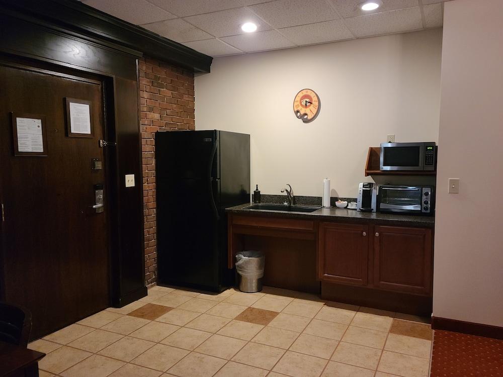 Best Western Plus Plattsburgh Exterior foto