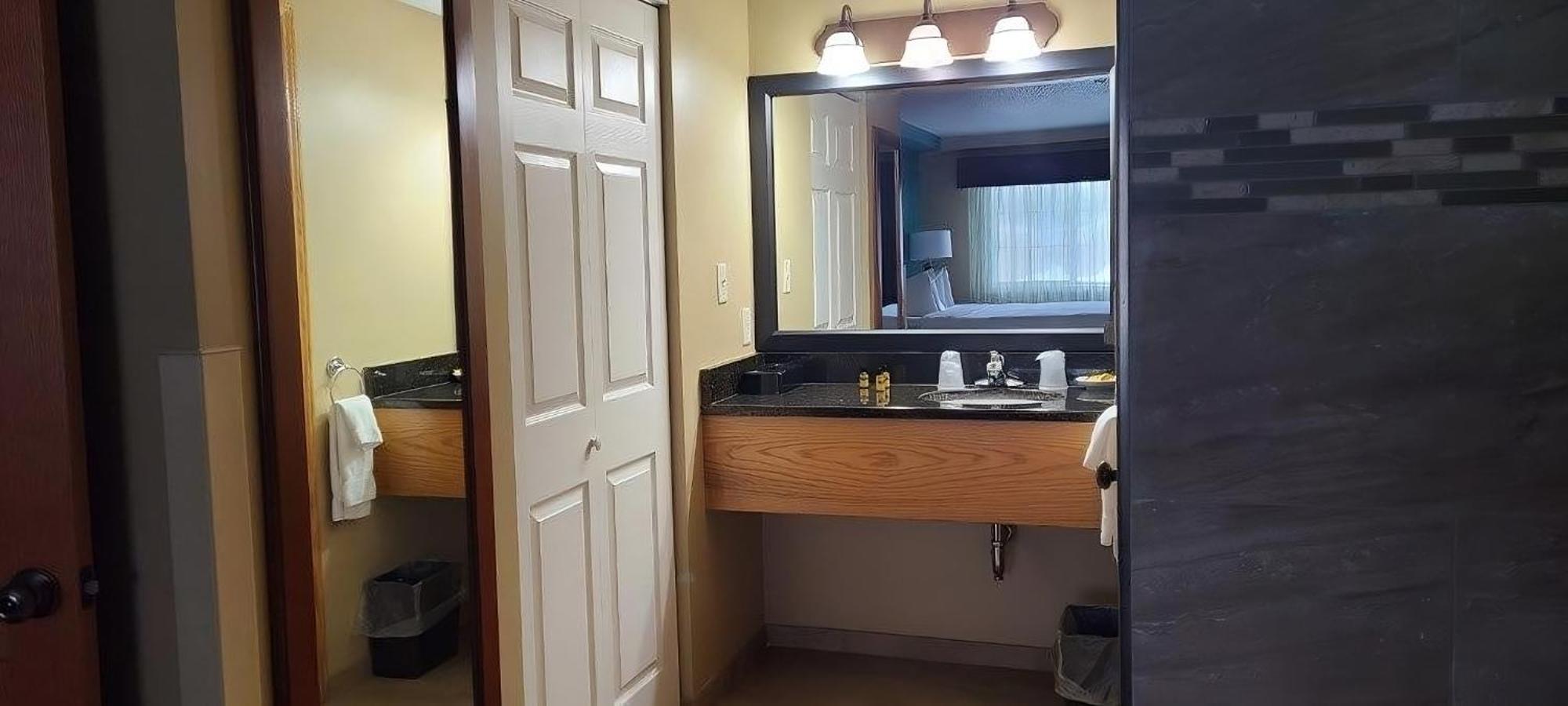 Best Western Plus Plattsburgh Exterior foto