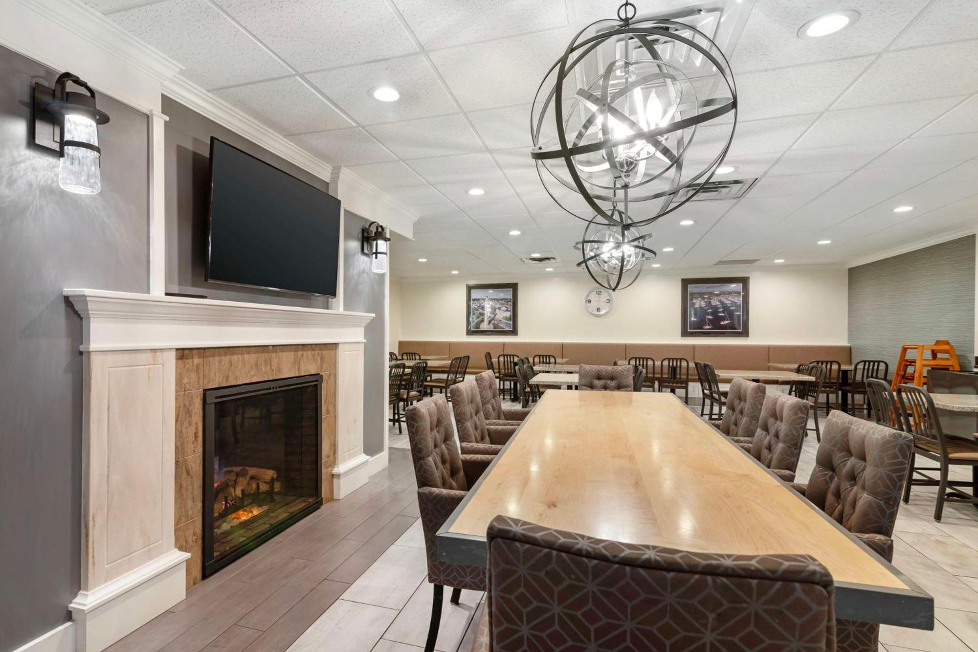 Best Western Plus Plattsburgh Exterior foto