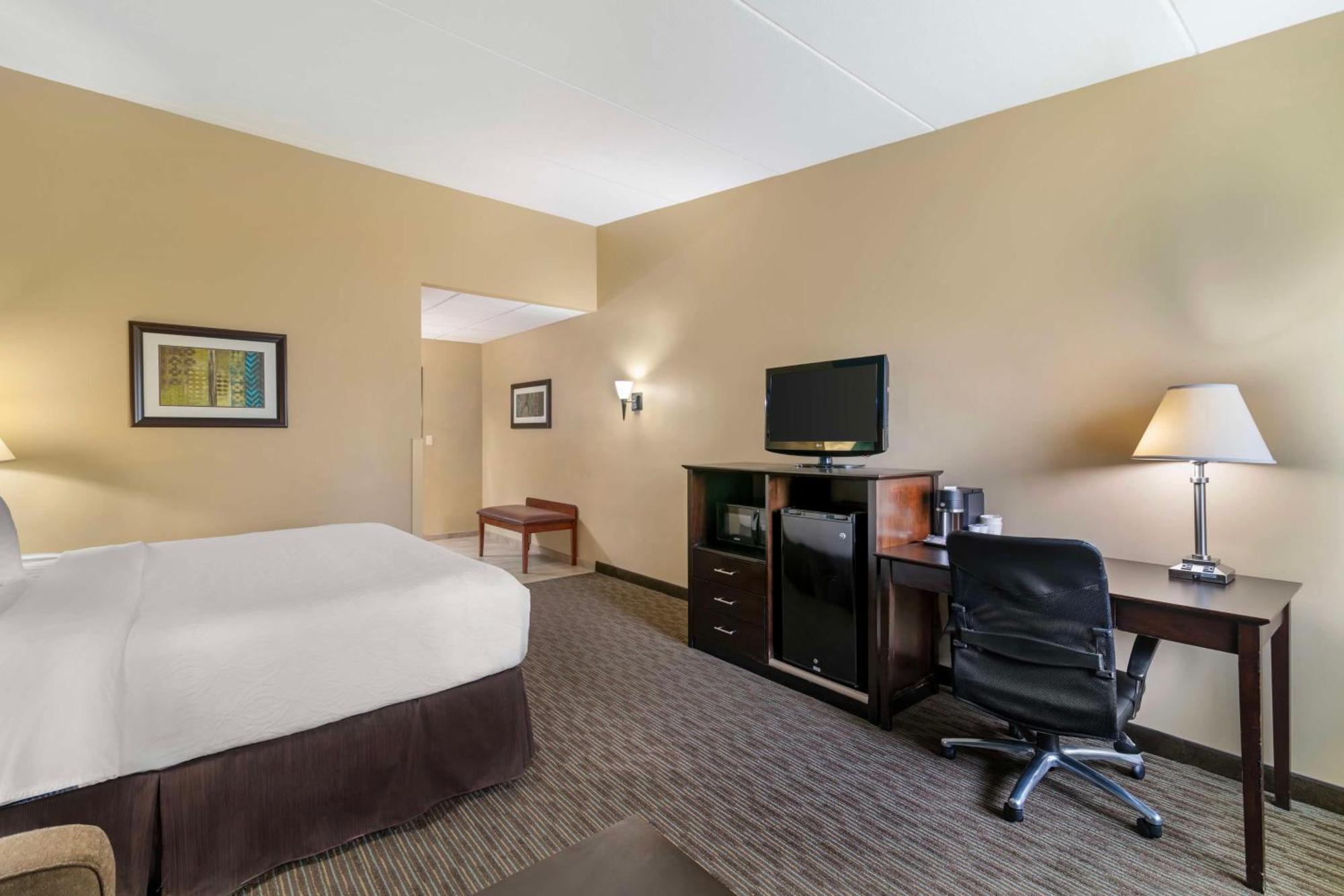Best Western Plus Plattsburgh Exterior foto