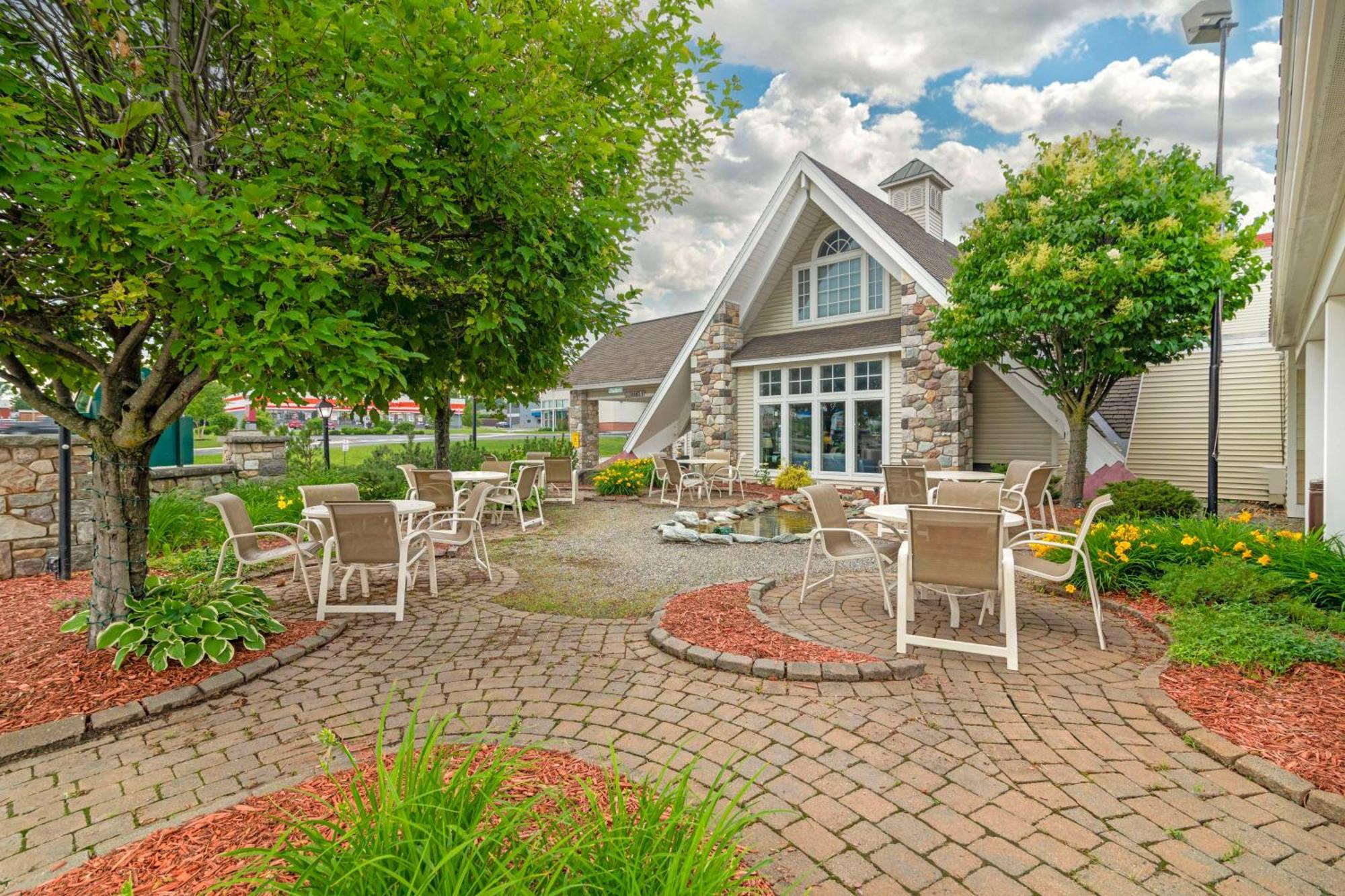 Best Western Plus Plattsburgh Exterior foto