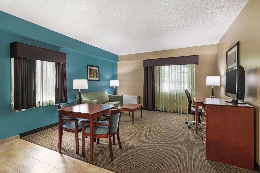 Best Western Plus Plattsburgh Habitación foto