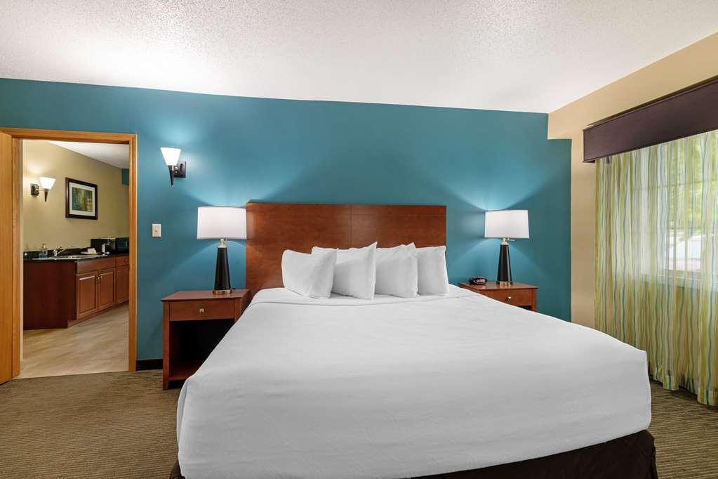 Best Western Plus Plattsburgh Habitación foto